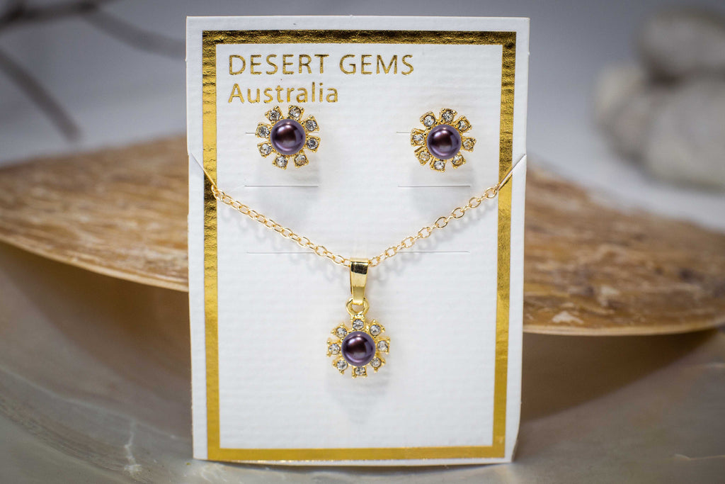 Sparkling Pearl Flower Stud Gold Earrings & Pendant Set